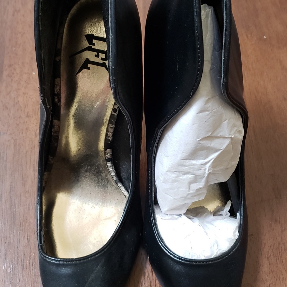 Never worn black heels